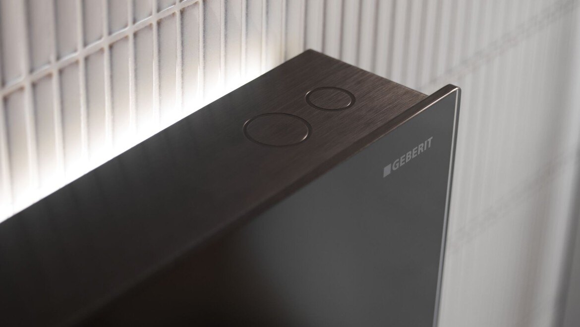 Metal Touch Bedienoberfläche mit Agnostic Touch beim Geberit Monolith Plus